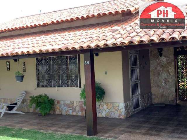 Uma Excelente casa de 2 quartos com um anexo de 3 quartos e um lindo Jardim