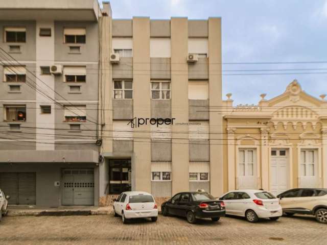 Apartamento térreo com 4 dormitórios, pátio e 108m² - Centro Pelotas/RS