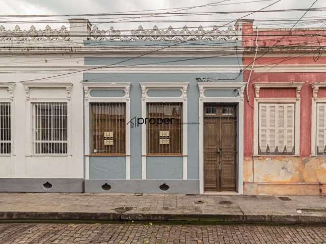 Casa Comercial com diversos ambientes e cozinha ampla, 166 m² por R$ 2.000,00