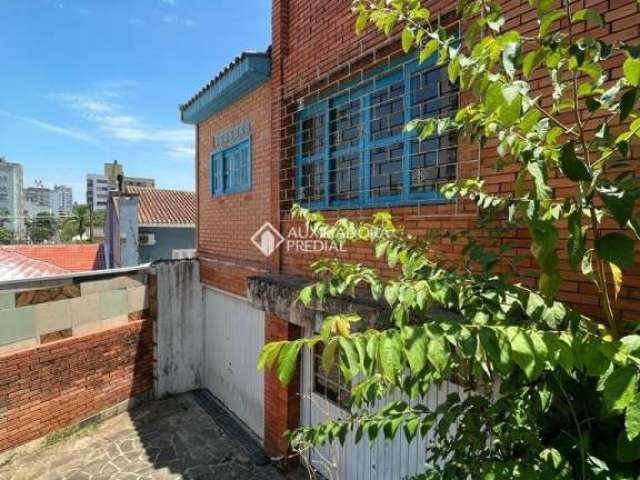 Casa com 4 quartos à venda na Rua Geraldo Souza Moreira, 270, Passo da Areia, Porto Alegre, 160 m2 por R$ 469.000