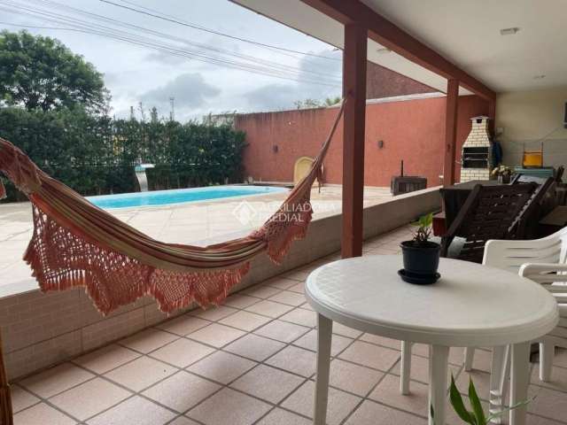 Casa com 3 quartos à venda na Tucumã, 379, Enseada de Brito, Palhoça, 360 m2 por R$ 795.000