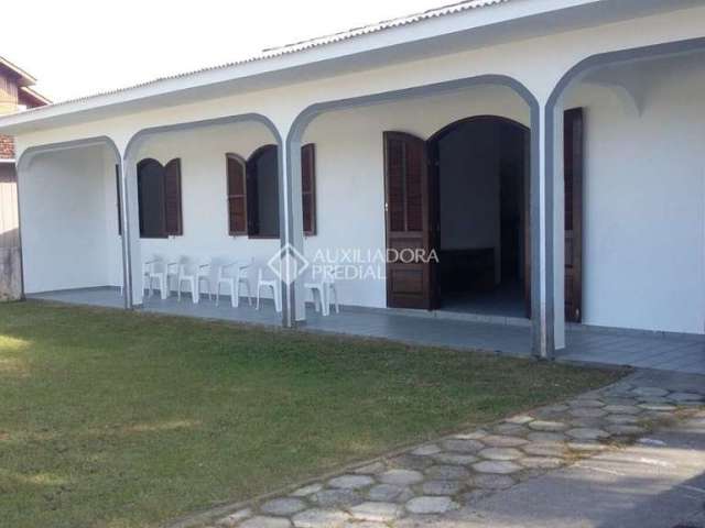 Casa com 3 quartos à venda na Tucumã, 586, Enseada de Brito, Palhoça, 200 m2 por R$ 620.000