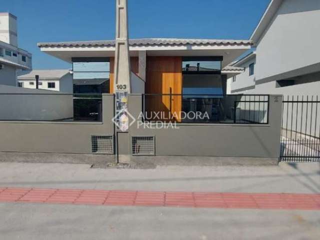 Casa com 3 quartos à venda na Rua Valdir de Souza Pinheiro, 151, Nova Palhoça, Palhoça, 70 m2 por R$ 449.000