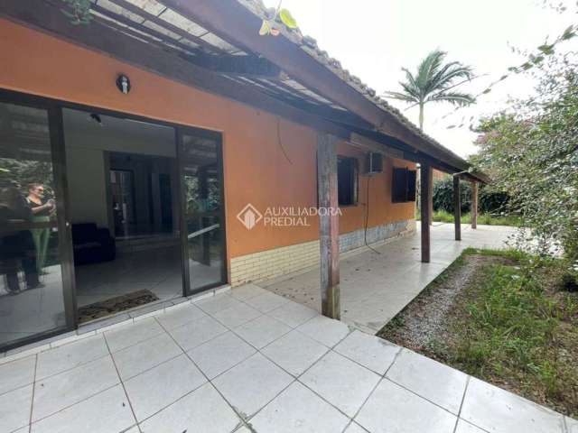 Casa com 3 quartos à venda na Rua José Elias Lopes, 461, Campeche, Florianópolis, 133 m2 por R$ 750.000