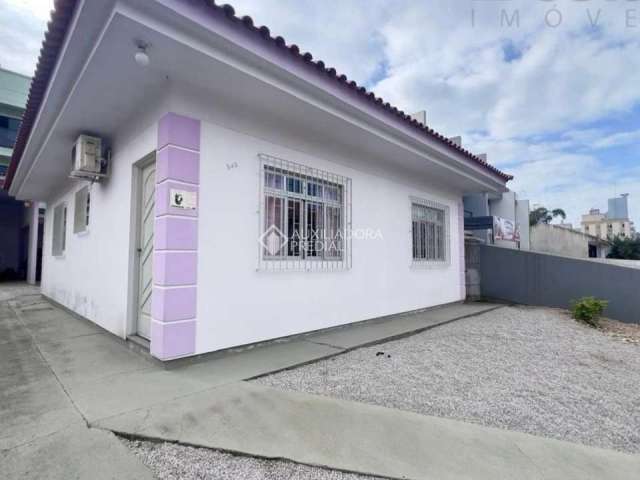 Casa com 3 quartos à venda na Rua Manoel Marques Júnior, 840, Serraria, São José, 123 m2 por R$ 700.000