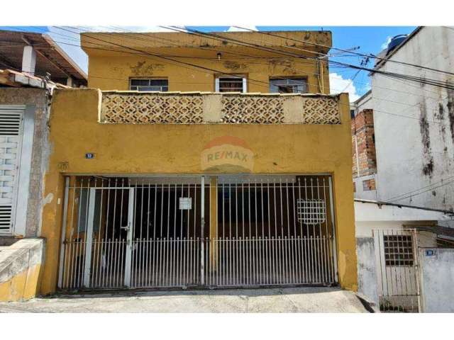 Sobrado à Venda - Ideal para Renda com 3 Casas - Picanço (Jardim Moreira)