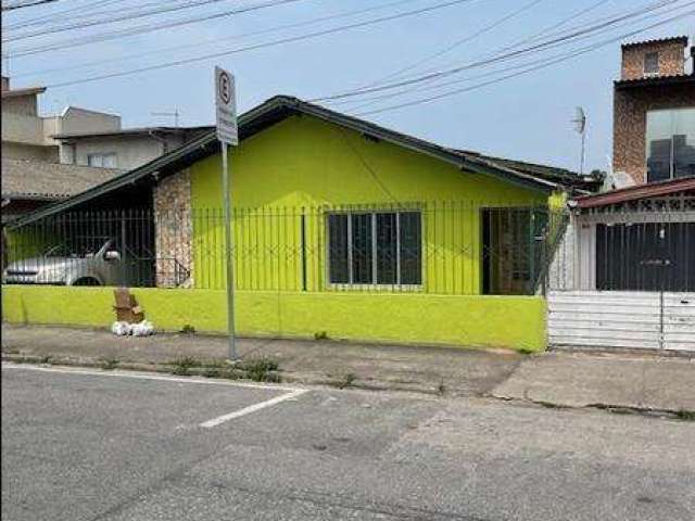 Casa Residencial para Aluguel Casa com 3 dormitórios, sendo 1 suíte, edícula e garagem no bairro Roçado. SÃO JOSÉ