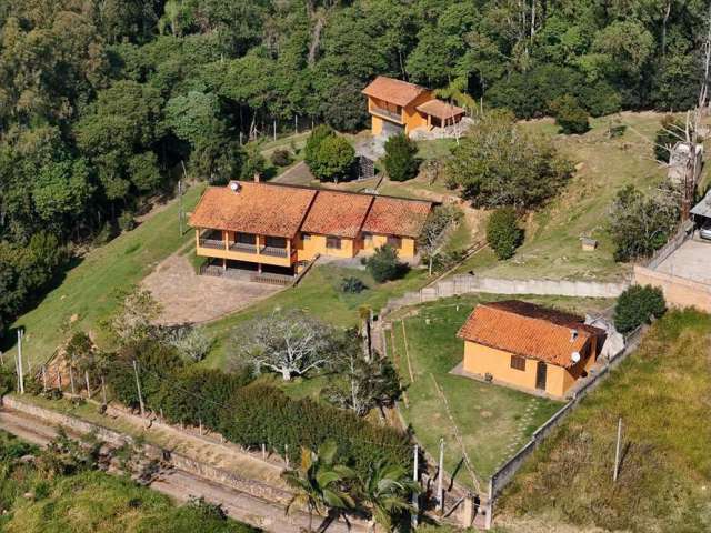 Chácara Encantadora à Venda com Casa Moderna e Espaço para Lazer em Piedade. Área: 7.100 m².