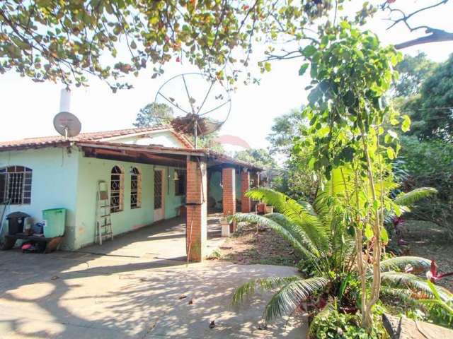 Chacara à Venda no Bairro Recanto Rio Verde em Araçoiaba da Serra, 2019m² com jardim, campo de futebol e  muitas árvores frutíferas