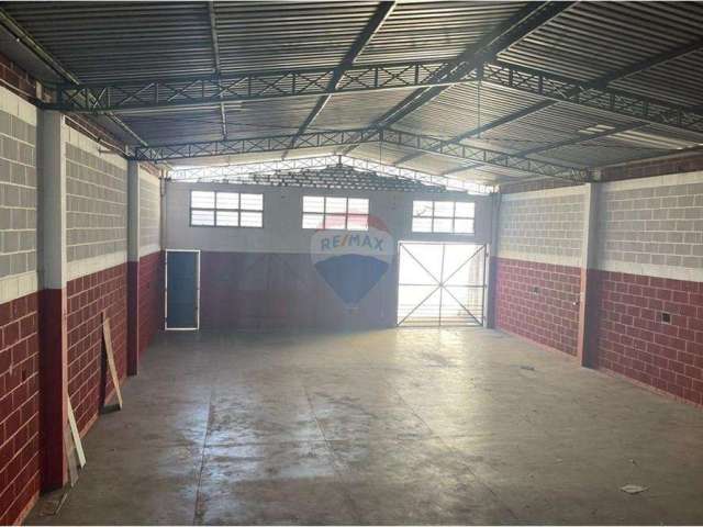 Galpão comercial à venda, com 244 m² na Rua Atanázio Soares em Sorocaba