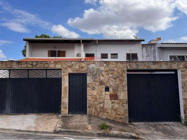 Casa com 3 Suítes e Área Gourmet no Parque Campolim, Ideal para Moradia ou Comercial