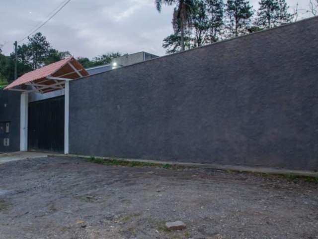 Terreno plaino todo murado com 645 m² em Rio Grande da Serra.