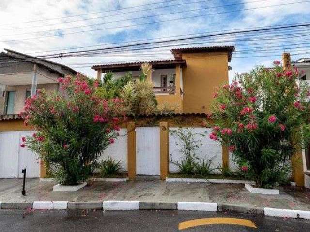 Casa com 6 dormitórios à venda, 240 m² por R$ 945.000,00 - Centro - Lauro de Freitas/BA