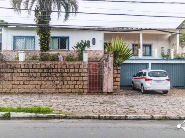 Casa com 03 dormitórios, sendo 01 suíte, living com 02 ambientes, sala de jantar, escritório cozinha ampla e área de serviço. A casa é totalmente térrea todos os cômodos em um só pavimento .&lt;BR&gt;