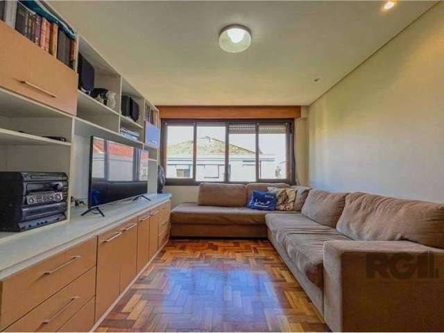 Ótimo apartamento de 73m² com 2 dormitórios, banheiro social, espaçoso living, cozinha, área de serviço separada, banheiro auxiliar e 1 vaga de garagem coberta. Imóvel bem conservado, com cômodos bem 