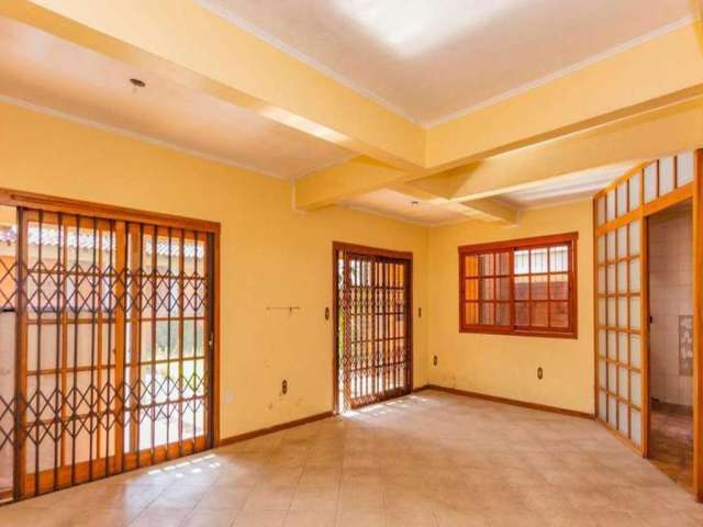 Casa na rua Adda Mascarenhas, baixou de R$1.060.000,00 por R$800.000,00  Excelente residencia, composta de três dormitórios , sendo uma suite, living para&lt;BR&gt;três ambientes, com lareira ,quatro 