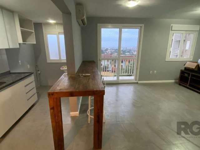 3 dormitórios ( transformado em 2 com living estendido e split), linda vista e armário na cozinha e no 2° quarto.&lt;BR&gt;O apartamento possui 1 suíte,  mais 1 banheiro social, sacada, churrasqueira,