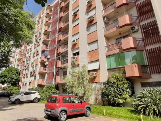 Excelente apartamento com 2 dormitórios em localização privilegiada, andar alto, com privacidade, linda vista, muita claridade e arejado. Composto com Living 2 ambientes com tabuão, cozinha montada, á