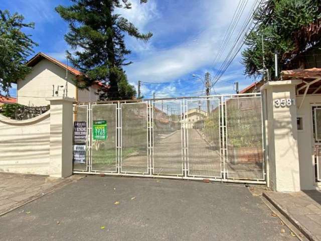 Lindo sobrado no bairro Hípica com dois (2) dormitórios, uma (1) suíte  com sacada ,living com sala de estar e  jantar,  lavabo, espaço gourmet com churrasqueira, todo reformado,   escada de madeira, 