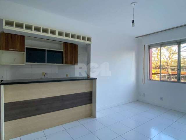 &lt;p&gt;Apartamento 1 dormitório, de frente, living amplo com cozinha americana, móveis sob medida na cozinha, dormitório amplo com roupeiro sob medida, banheiro grande e com móveis sob medida, local