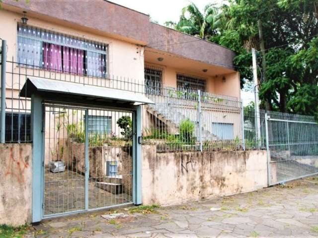 Casa excelente com uma área privativa de 423,16 m² com 4 dormitório sendo uma com suíte , 5 banheiros e 1 lavado,  móvel: Sem Mobília. Salão de Festas 45m².Biblioteca&lt;BR&gt;Bosque com árvores frutí