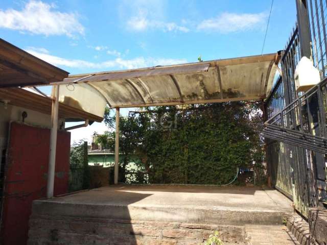 CASA, 2 DORMITÓRIOS, 1 VAGA DE GARAGEM, BAIRRO CAMAQUÃ, PORTO ALEGRE/RS      &lt;BR&gt;&lt;BR&gt;Casa  com 2 dormitórios, sala, cozinha ,  banheiro e lavanderia . &lt;BR&gt;Uma garagem coberta, com um