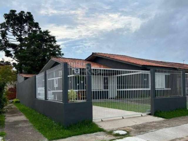 Casa de esquina no bairro Hípica, loteamento Moradas do Sul, com 4 dormitórios, amplo living, cozinha, banheiro social com ventilação natural, porcelanato e gesso, e 4 vagas de garagem, totalmente fec