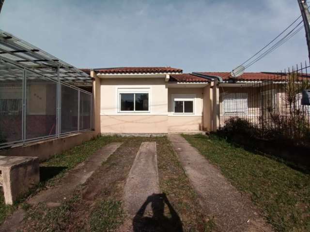 Ótima casa no loteamento Moradas do Sul&lt;BR&gt;Casa 3 dormitórios, living 2 ambientes, 1 banheiro, área de serviço, pátio frente e fundos, garagem para dois carros.&lt;BR&gt;Aceita financiamento e f