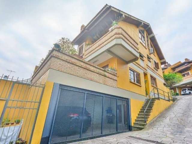 Casa em Condomínio com 210m² e 3 dormitórios no bairro Jardim Isabel em PORTO ALEGRE &lt;BR&gt;&lt;BR&gt;Casa em condomínio fechado, semi-mobiliada, 03 dormitórios (sendo 01 suíte), terraço com churra