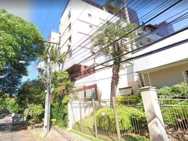 Apartamento duplex com 3 dormitórios, sendo 1 suíte, 121,18m² de área privativa, no bairro Mont´Serrat. com living para 2 ambientes,  cozinha e área de serviço separada.