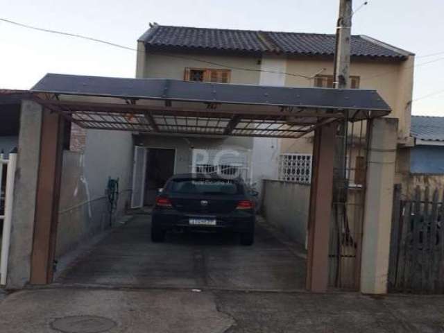 Ótima casa em cachoeirinha, terreno super abrangente com fundos amplo, garagem para 2 carros, portão eletrônico, Gás central, 2 banheiros, 2 quartos, terreno 4/30 e fundos com 10/4. Todo primeiro anda