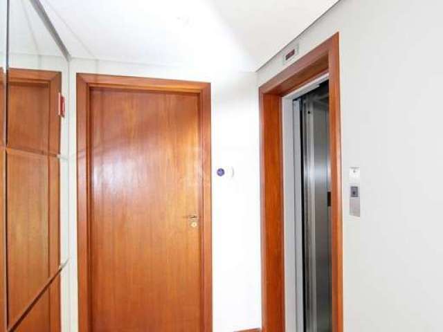 Excelente cobertura 3 dormitórios, suíte e closet, sala de estar com lareira, sala de jantar, escritório, sacada, ficam móveis sob medida,  2 banheiros, cozinha e área de serviço. Andar superior sala 