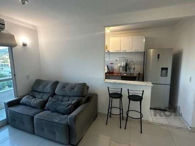 Este apartamento é realmente impressionante! Com dois dormitórios, sendo um deles uma suíte completa com ar-condicionado split e um banheiro totalmente equipado, oferece um ambiente de conforto e conv