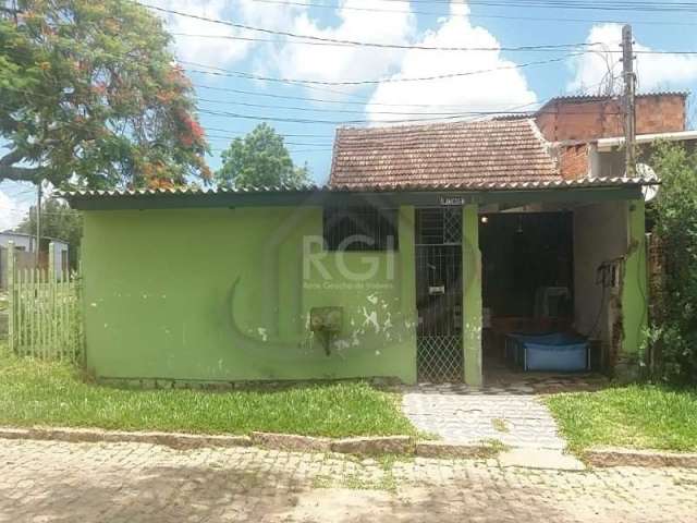 Vende-se linda casa com 2 dormitórios, sala, cozinha, 2 banheiros, garagem para 1 carro, mais um anexo com 2 dormitórios, 1 banheiro, sala, cozinha lateral da casa principal com churrasqueira. Agende 