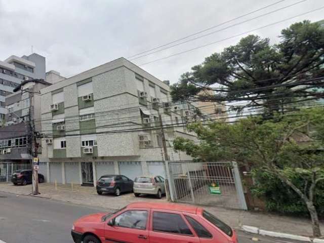 Apartamento de 02 dormitórios pronto para morar, com 61 m² privativos, living para dois ambientes, banheiro social, cozinha, área de serviços. Condomínio bem localizado, próximo a todos os recursos. A