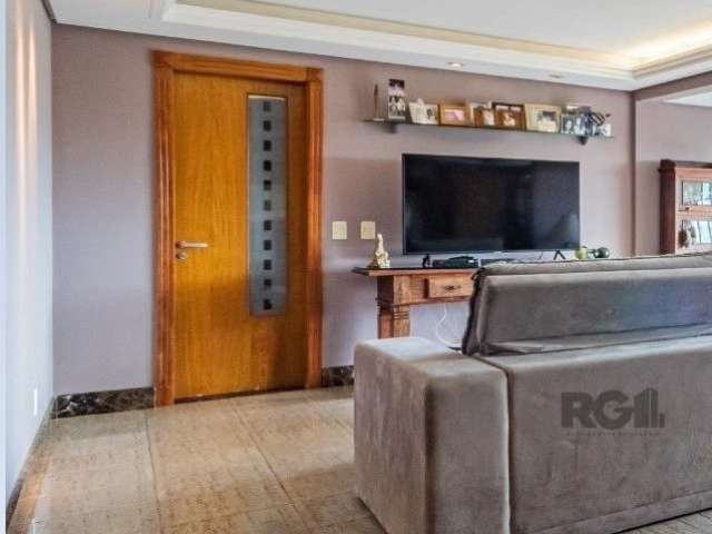 Apartamento de 138m² privativos, 3 quartos, sendo 1 suíte, living para 3 bons ambientes com espaço churrasco, sacada integrada e sala de estar. Cozinha com área de serviço separada.&lt;BR&gt;&lt;BR&gt