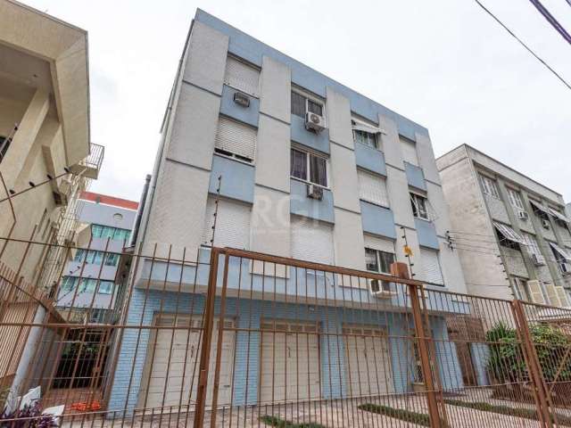 Ótimo apartamento no bairro Praia de Belas, de fundos, desocupado, reformado, com 50m² privativos, de 2 dormitórios. Possui sala ampla, 2 dormitórios, banheiro com box e ventilação natural, cozinha se