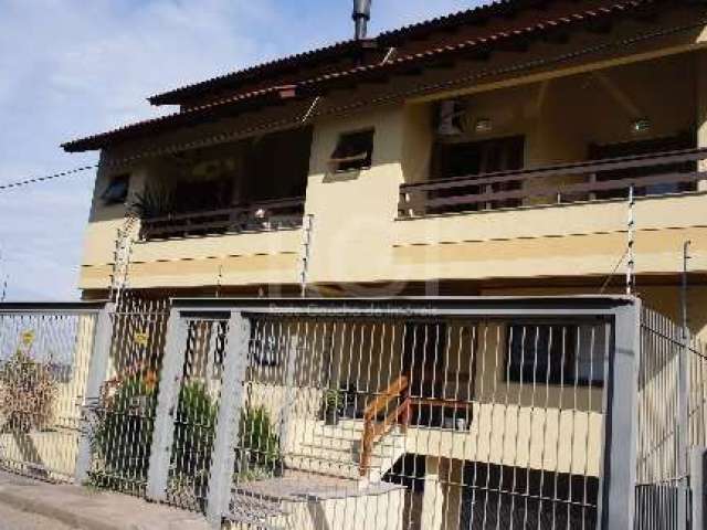 Casa no condomínio sol nascente: ampla, ensolarada, 4 dormitórios, 2 suíte com hidro, amplo living dois ambientes com lareira, hall de entrada, cozinha, mobiliada, área de churrasqueira com armários s