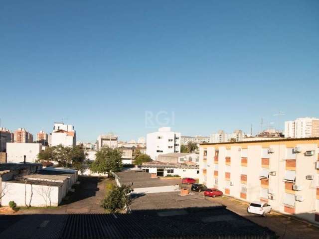 Apartamento de 04  dormitórios na Roque  Calage (um quarto transformado em escritório e outro transformado em sala de jantar).      &lt;BR&gt;&lt;BR&gt;Vista livre, para o leste, sem prédios na frente