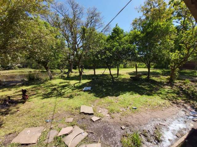 Sitio no Bairro Sao caetano, Extremo sul de Porto Alegre com terreno de  40 x 109 m. Contendo uma casa de alvenaria com 2 dormitorios, sala, cozinha e banheiro. Possui 3 açudes. Aceita propostas, imov