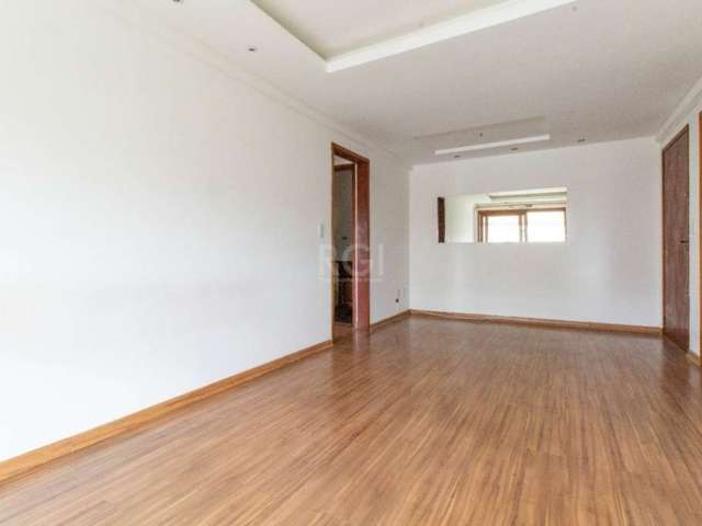 Excelente apartamento ,  todo em laminado, 1 dormitório c/ armários,  living 2 ambientes c/ sanca, sacada, cozinha c/ armários, área de serviço e banheiro social c/ iluminação direta. Edifício c/ gás 