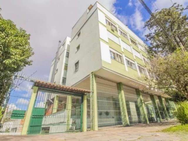 Apartamento mobiliado com 2 quartos, sala, cozinha, lavanderia, banheiro amplo e + um cômodo de 3x3 podendo ser utilizado como escritório, outro quarto ou dispensa, possui também ampla garagem fechada