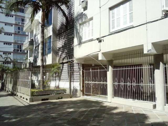 Amplo apartamento de 2 dormitórios com 75 m² privativo, sendo um dos quartos com  sacada, Sol da tarde nos quartos, com wc auxiliar e banheiro  Social, Cozinha bem iluminada  e area de Serviço de bom 