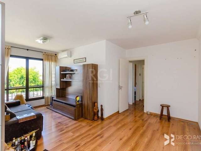 APARTAMENTO 3 DORMITÓRIOS SEMIMOBILIADO - 1 VAGA - BELA VISTA&lt;BR&gt;Apartamento semi mobiliado de 3 dormitórios, sendo 1 suíte, living 2 ambientes, cozinha, banheiro social e 1 vaga de garagem. Edi