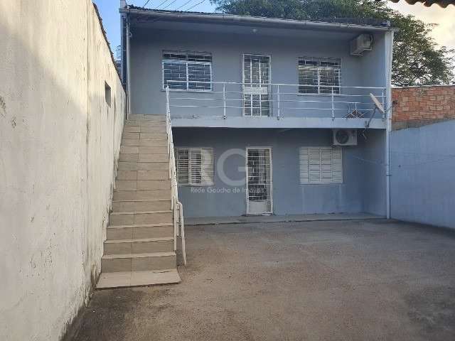 Casa com 2 apartamentos de 90m2 cada mobiliado + espaço comercial...&lt;BR&gt;Casa com dois apartamentos um em cada piso com mais de 90m2 Cada mobiliado com garagem para mais de 8 carros. A casa ainda