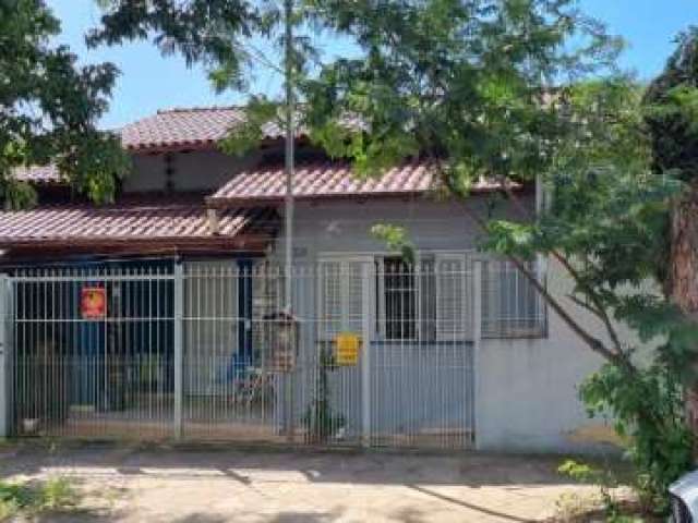 Otima casa de 02 dormitorios, sendo um suite, sala, banheiro social, cozinha com moveis sob medida e churrasqueira. garagem coberta. localizado na rua eng. sadi castro, proximo ao av. assis brasil e a