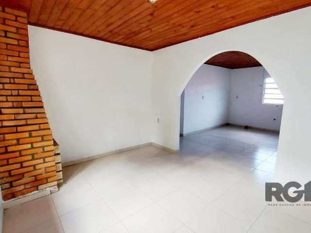 Casa Térrea com 3 Dormitórios no Bairro Cristal&lt;BR&gt;Excelente casa à venda no bairro Cristal, com 3 dormitórios. O imóvel possui uma sala ampla com lareira, sala de jantar integrada à cozinha, 3 