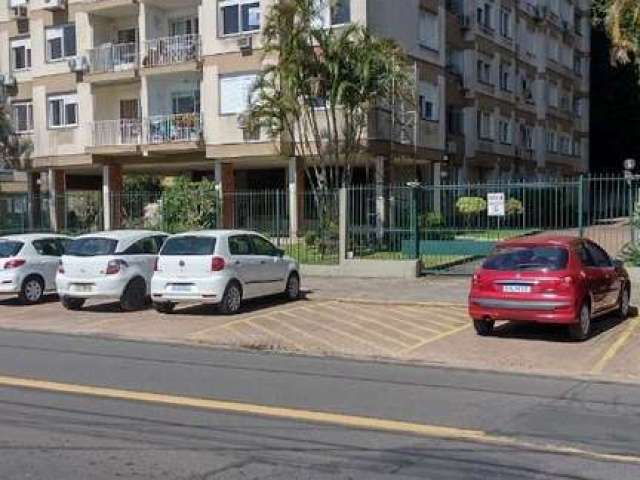 Apartamento 2 dormitórios com dependência de empregada e banheiro auxiliar, com 79,63m2 de área privativa, em boas condições de uso, próximo Barra Shopping Sul, com preço de venda excelente 