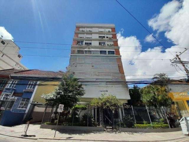 Excelente apartamento de 3 dormitórios, living com 2 ambientes,  copa cozinha mobiliada, lavanderia separada, despensa (originalmente banheiro auxiliar desativado) , muito iluminado, sol da manhã, 2 b