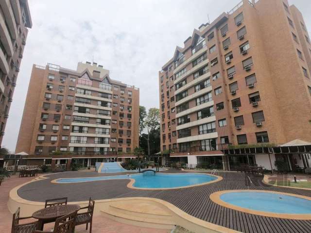 Excelente apartamento 03 dormitorios no Bairro Tristeza, condominio Victória Garden semimobiliado, com 94,64m², vista espetacular para o rio e por-do-sol. Possui 03 dormitórios (01 dormitório transfor